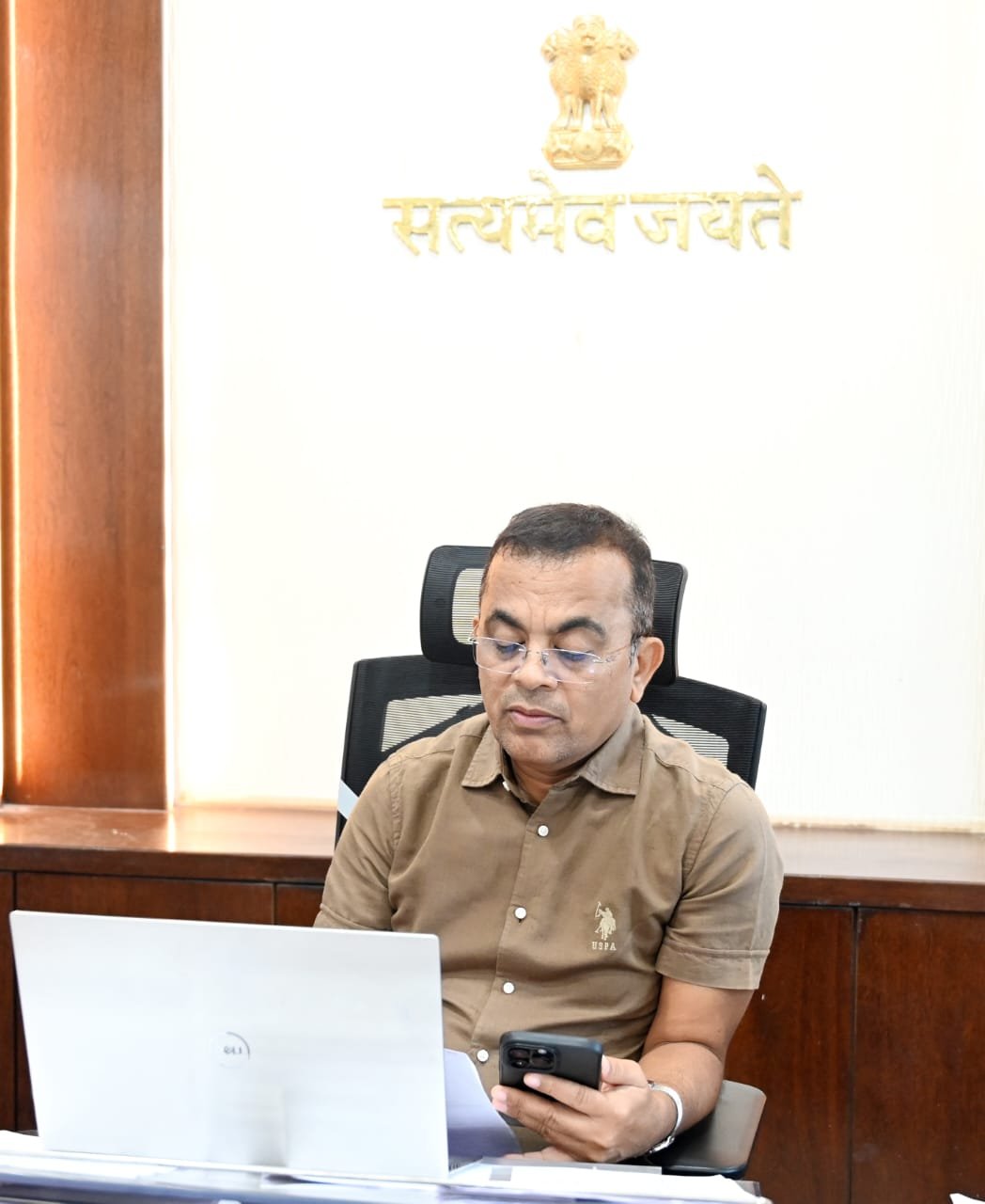 मुख्यमंत्री हेल्पलाइन से मिल रहा त्वरित समाधान, कलेक्टर जन्मेजय महोबे स्वयं ले रहे नागरिकों से फीडबैक...