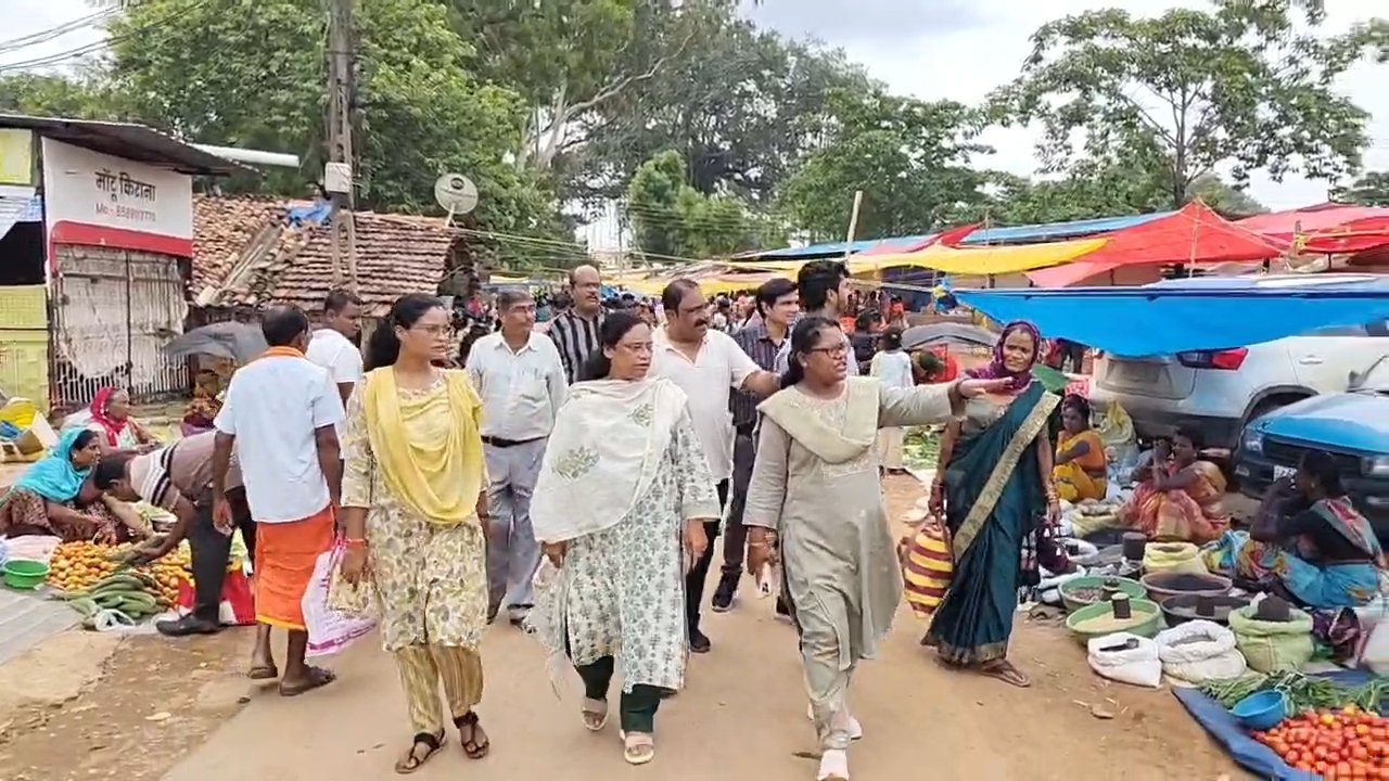 कोंडागांव साप्ताहिक बाजार के पुनर्विकास की तैयारी, विधायक लता उसेंडी और कलेक्टर नूपुर राशि पन्ना ने किया निरीक्षण