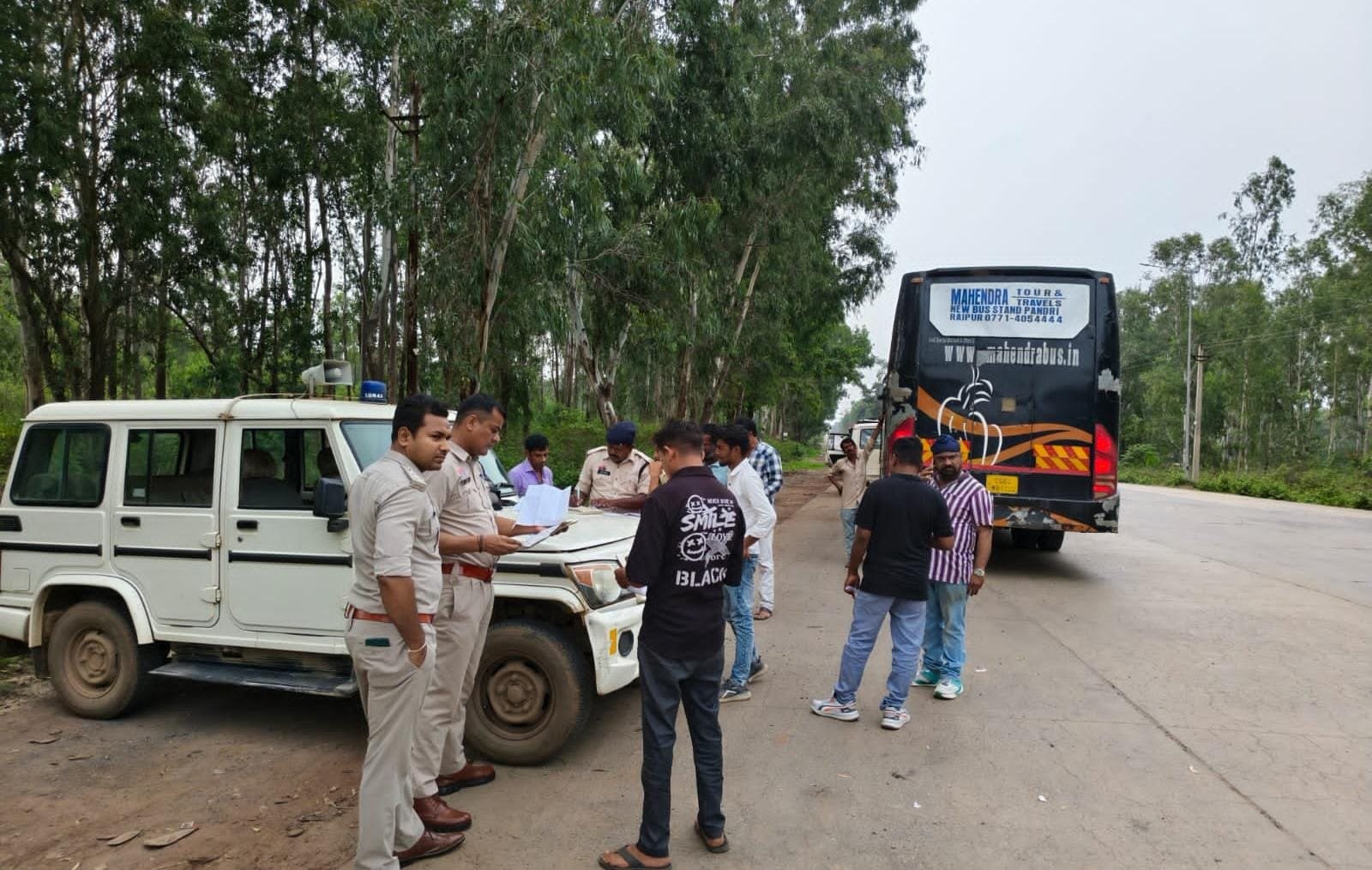 कोंडागांव में यात्री बसों और भारी वाहनों पर यातायात पुलिस की सख्ती, 33 वाहनों पर कार्रवाई, ₹20,300 का जुर्माना