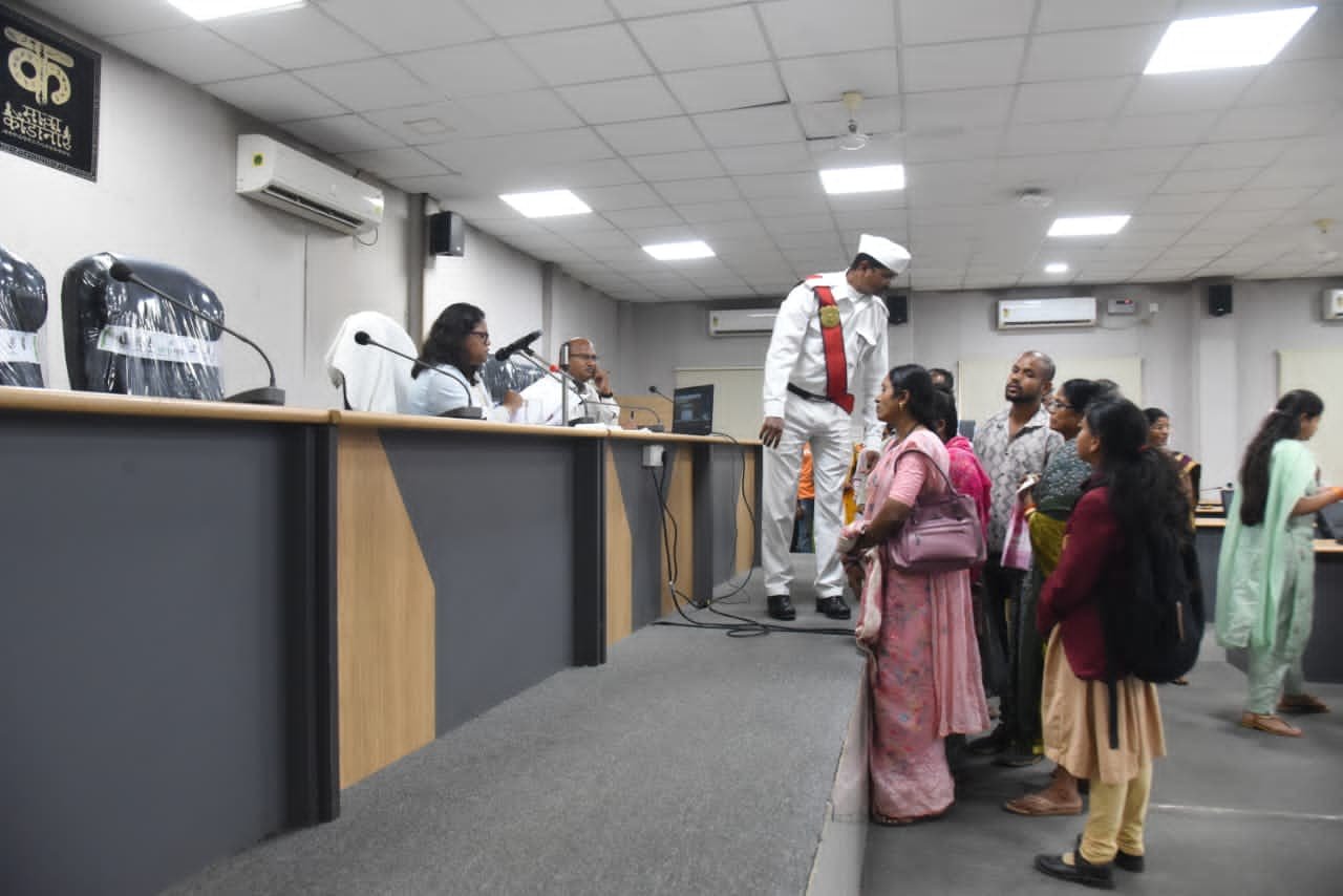 जनदर्शन में गूंजीं बिजली, सड़क और शिक्षा की समस्याएं, कलेक्टर ने दिए त्वरित निराकरण के निर्देश