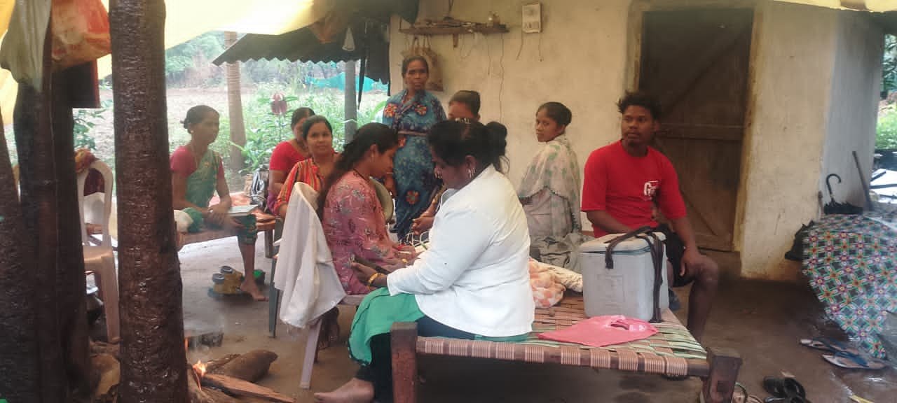 HPV वैक्सीनेशन के साथ नियमित टीकाकरण जारी, 39 किशोरियों को लगा टीका