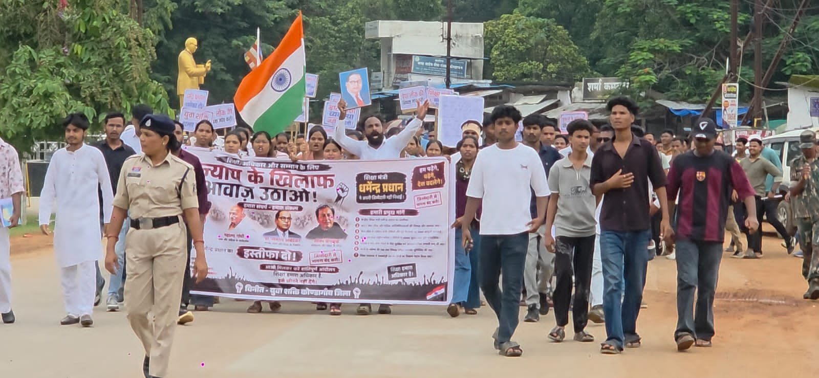 युवा शक्ति और आदिवासी युवा छात्र संगठन ने परीक्षा प्रणाली में सुधार की मांग को लेकर राष्ट्रपति-प्रधानमंत्री के नाम एसडीएम को सौंपा ज्ञापन