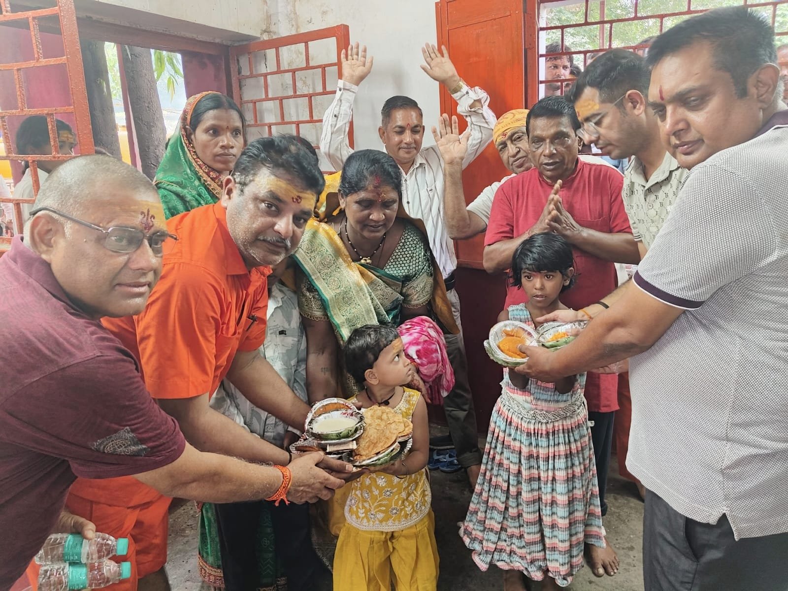 हर-हर महादेव के जयघोष से गूंजा कनकेश्वर धाम, विशाल भंडारे में हजारों शिवभक्तों ने ग्रहण किया महाप्रसाद