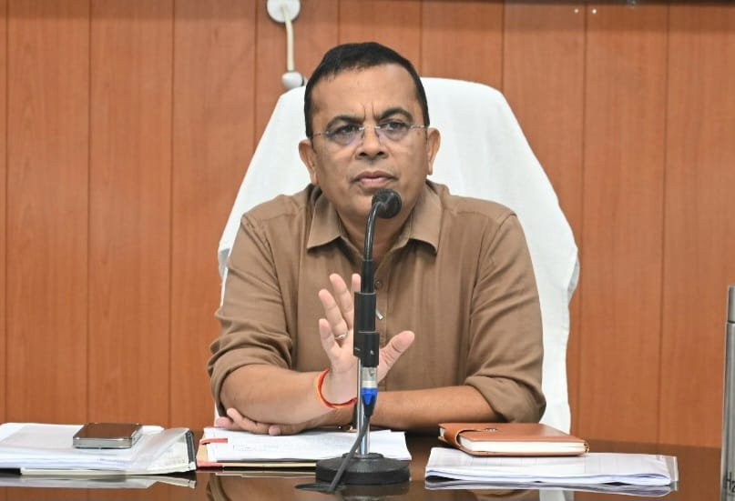 कलेक्टर जन्मेजय महोबे ने ली जिला जल एवं स्वच्छता मिशन की बैठक...