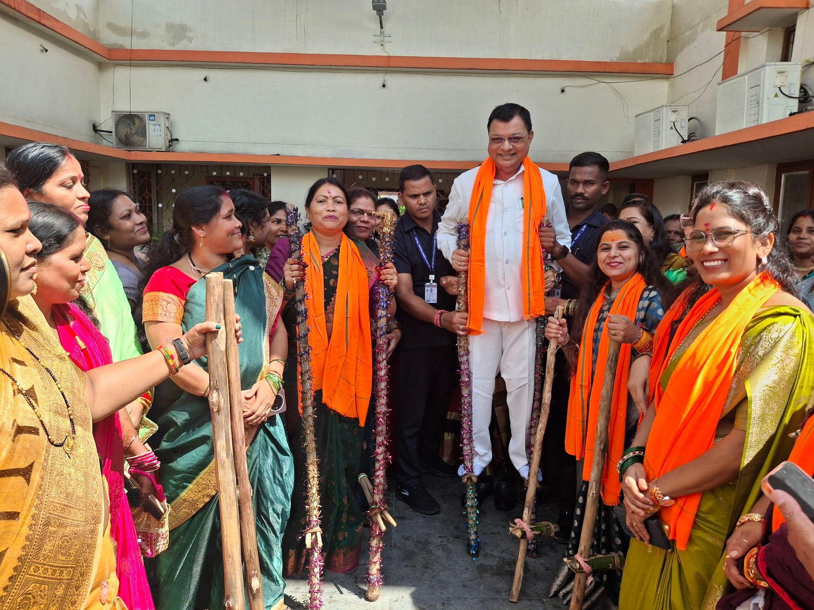 भाजपा महिला मोर्चा के तीज उत्सव में दिखी छत्तीसगढ़ी संस्कृति की मनमोहक छटा