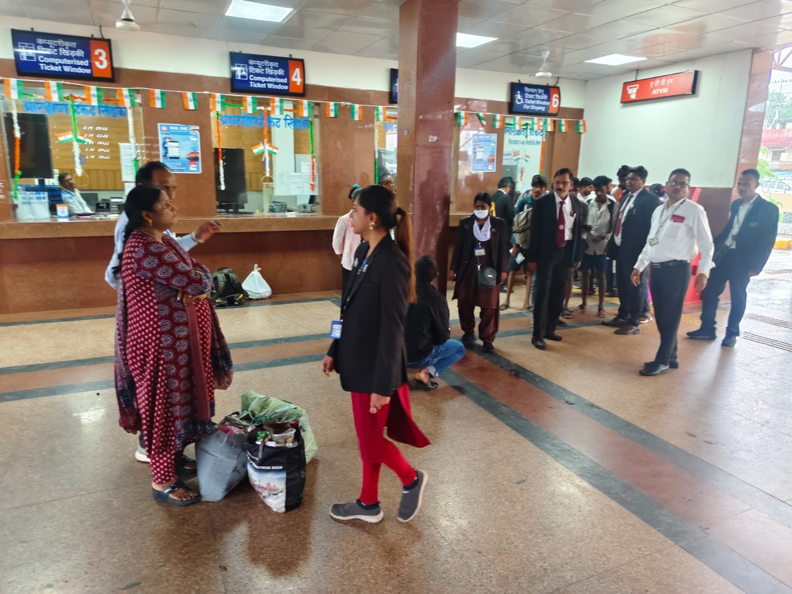 Anp News चांपा स्टेशन पर रेलवे की बड़ी टिकट चेकिंग, 269 यात्री पकड़े गए