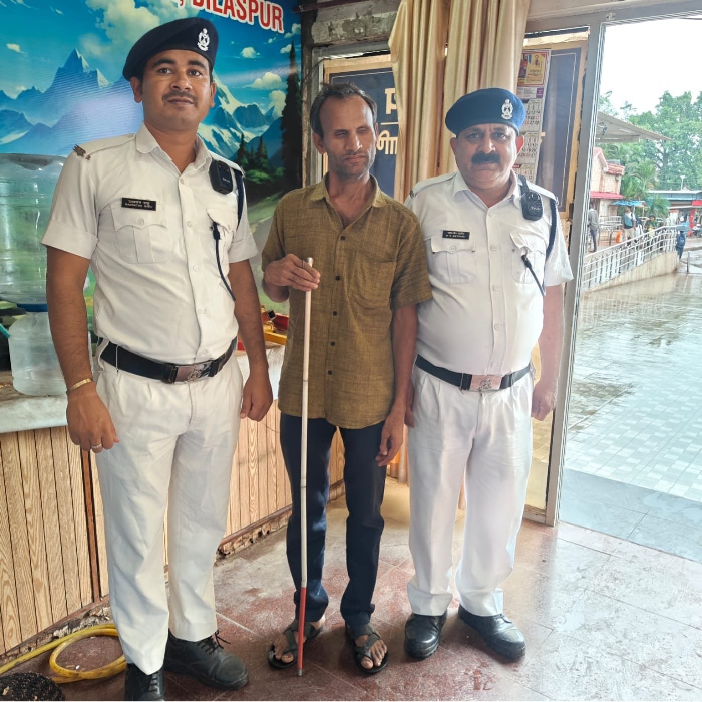 बिलासपुर स्टेशन पर बिछड़े दृष्टिबाधित यात्री को मिला परिवार