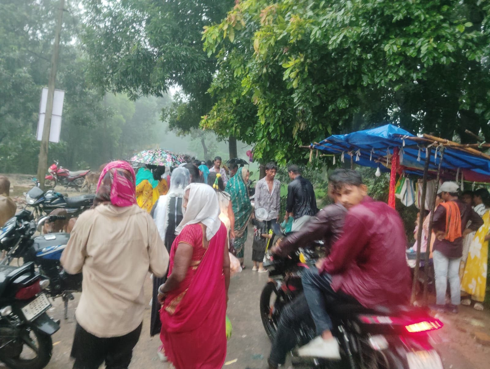 हर-हर महादेव से गूंजा कनकेश्वर धाम, कांवरियों की सेवा में जुटा संघ