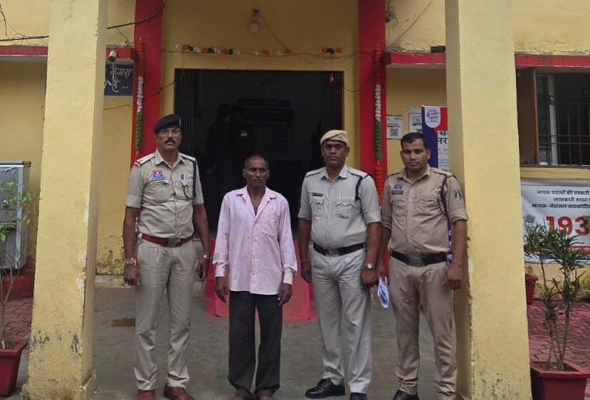 पुरानी रंजिश में भाई-भाभी पर लाठी से हमला, आरोपी गिरफ्तार