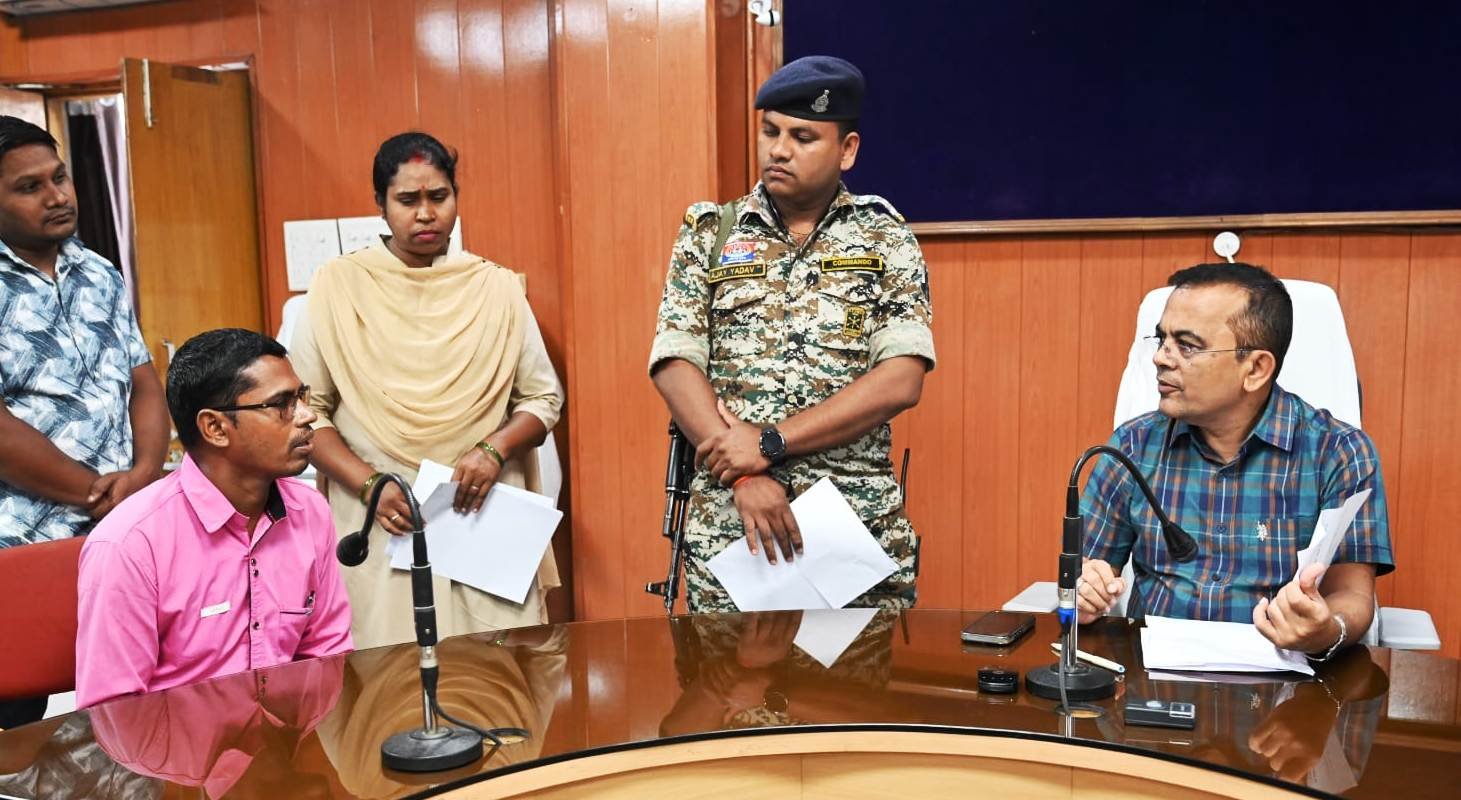 जनदर्शन में उमड़ी फरियादियों की भीड़, कलेक्टर ने सुनी 45 लोगों की समस्याएं