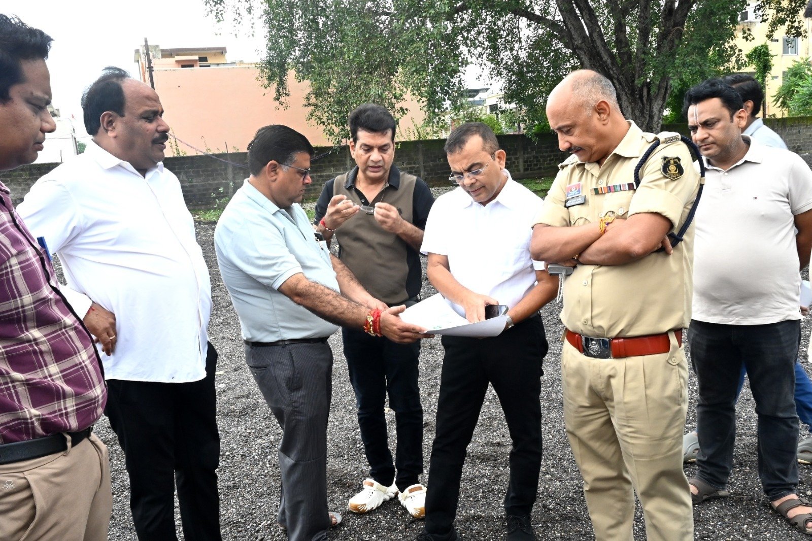 नवरात्रि पर्व की तैयारियों को लेकर कलेक्टर एवं एसपी ने किया श्री श्री दुर्गा पूजा उत्सव नैला आयोजन स्थल का निरीक्षण...