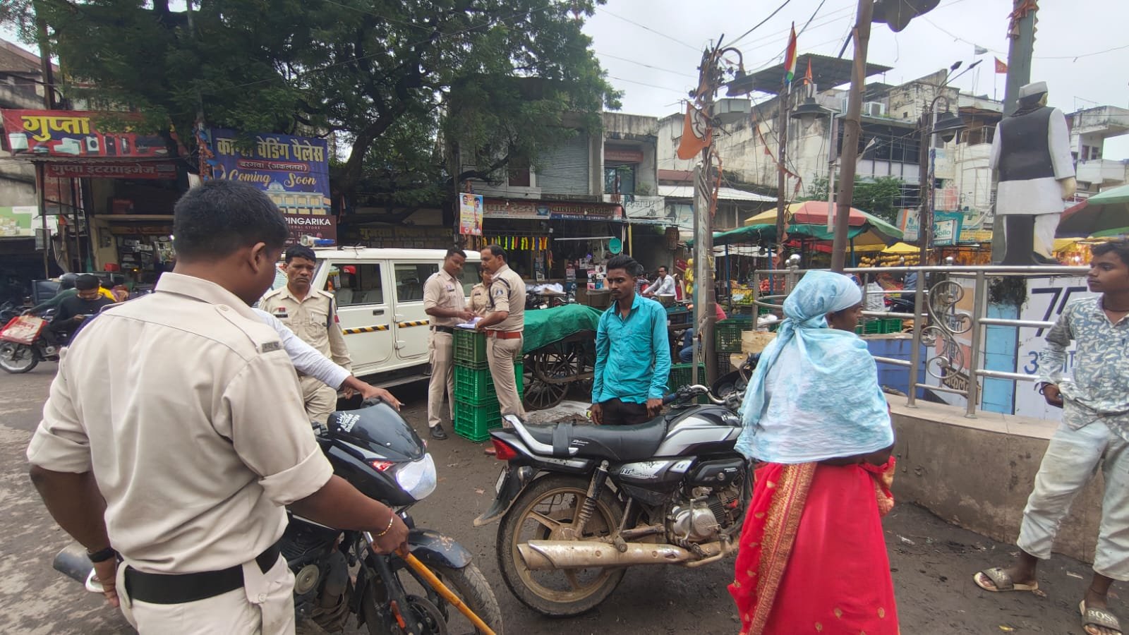 अकलतरा में यातायात नियमों की अनदेखी पर पुलिस की सख्ती, 65 वाहनों पर कार्रवाई