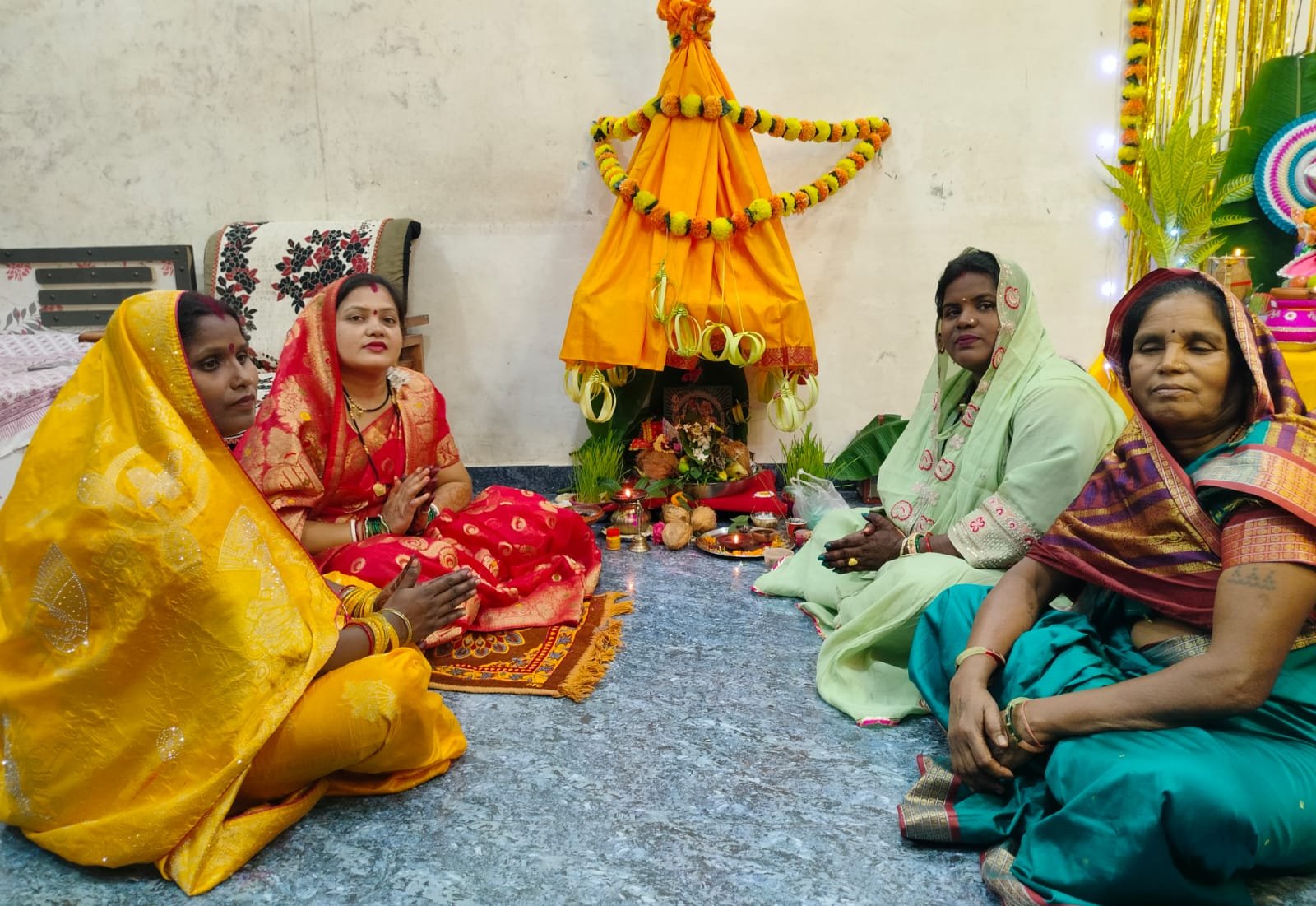 तीज पर्व पर सुहागिनों ने रखा निर्जला व्रत, महादेव-पार्वती की पूजा कर मांगा सुख-समृद्धि का आशीर्वाद