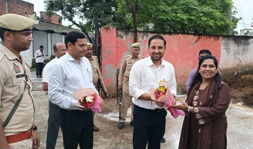 डीएम गौरव सिंह सोगरवाल ने कान्हा गोशाला का किया निरीक्षण, 106 गोवंशों की व्यवस्थाओं का लिया जायजा 