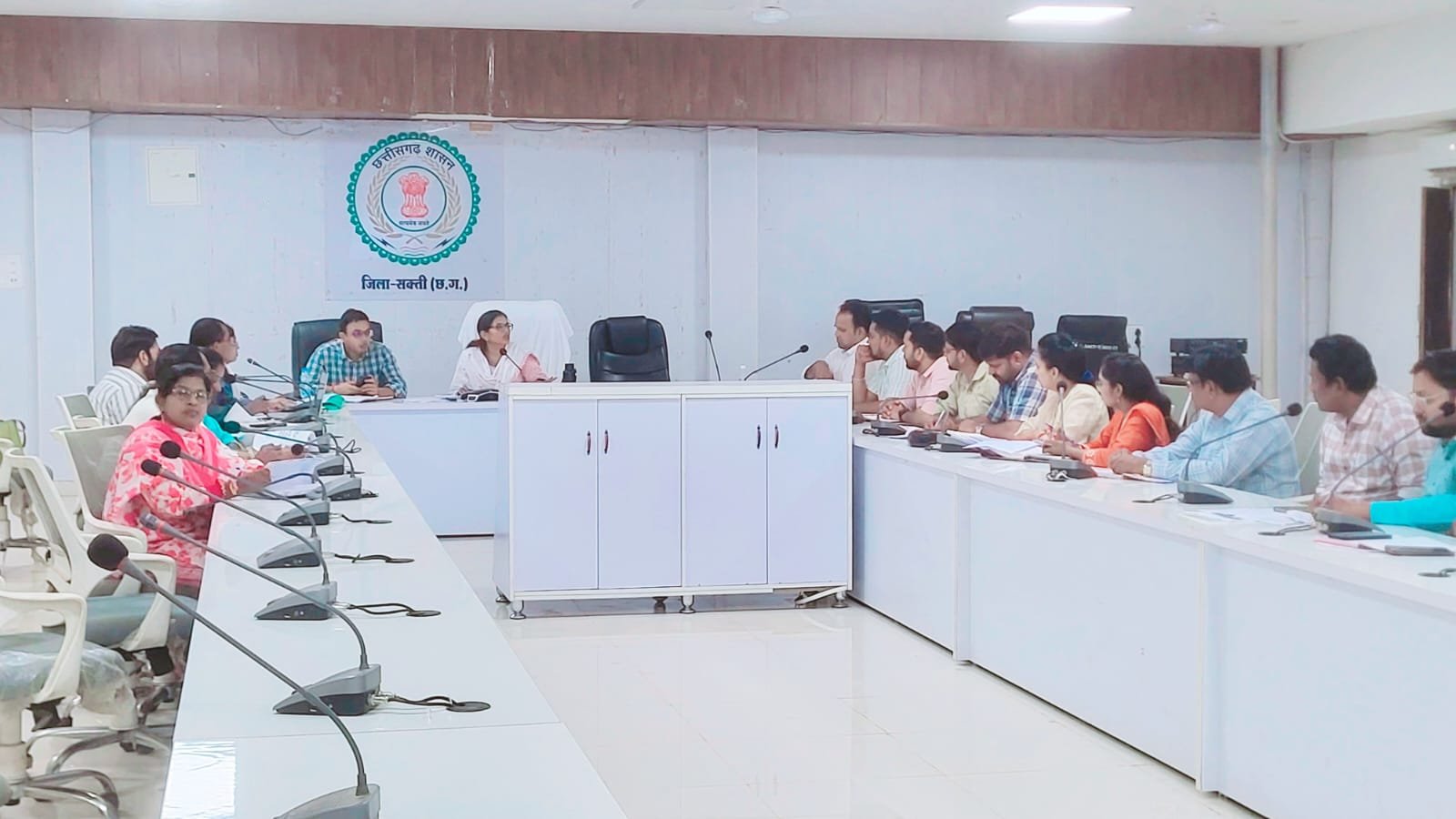 सक्ती में स्वास्थ्य सेवाओं की समीक्षा, कलेक्टर ने कम उपलब्धि वाले इंडिकेटर्स सुधारने के दिए निर्देश