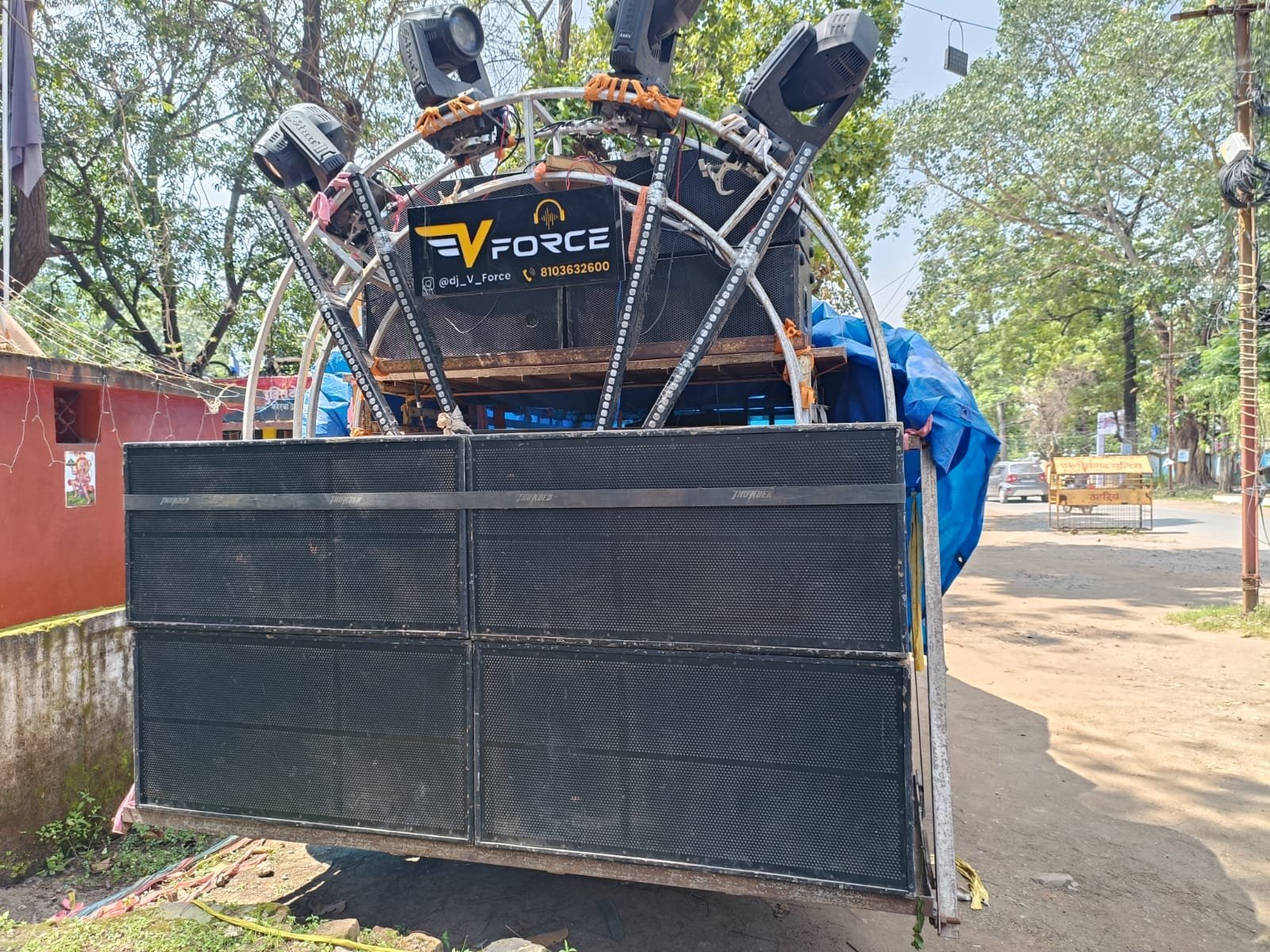 मानिकपुर में नियमों के खिलाफ DJ बजाना पड़ा भारी, उपकरण और पिकअप जब्त
