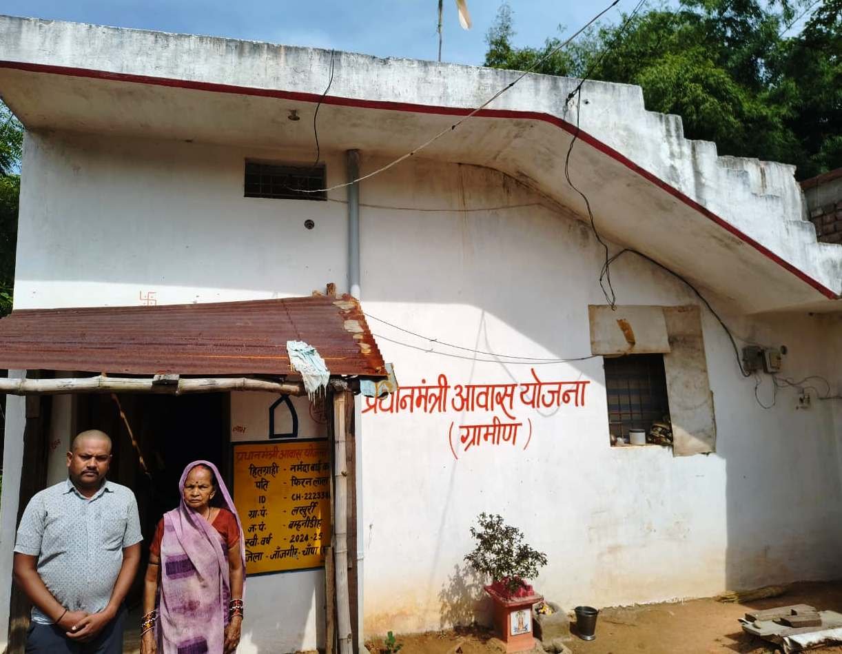 महतारी वंदन, पेंशन और शौचालय से मिली सुविधाएं, पीएम आवास ने दी पक्की छत...