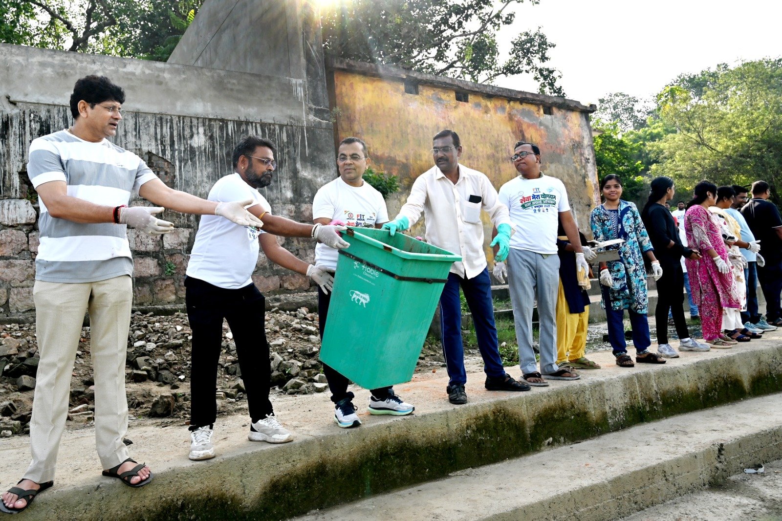 सेवा संकल्प अभियान के तहत डोंगा घाट में चला विशेष स्वच्छता अभियान...