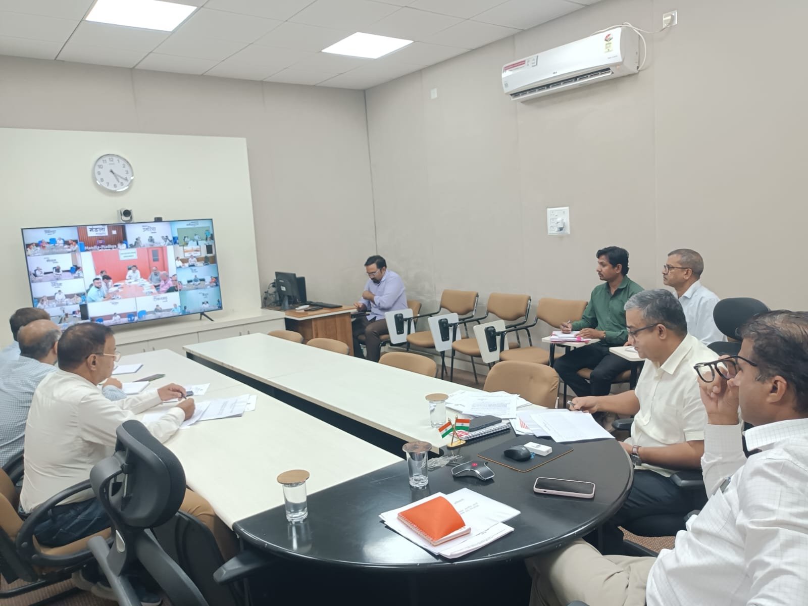  मुख्य निर्वाचन पदाधिकारी ने वीसी के माध्यम से निर्वाचन कार्यों की समीक्षा की