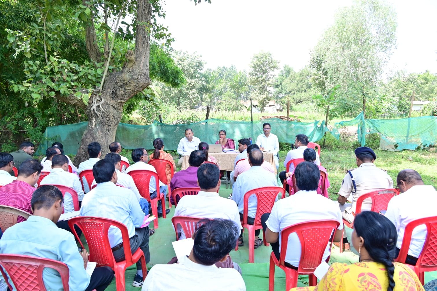 योजनाओं और निर्माण कार्यों की कलेक्टर ने की समीक्षा, अधिकारियों को दिए समयबद्ध कार्रवाई के निर्देश