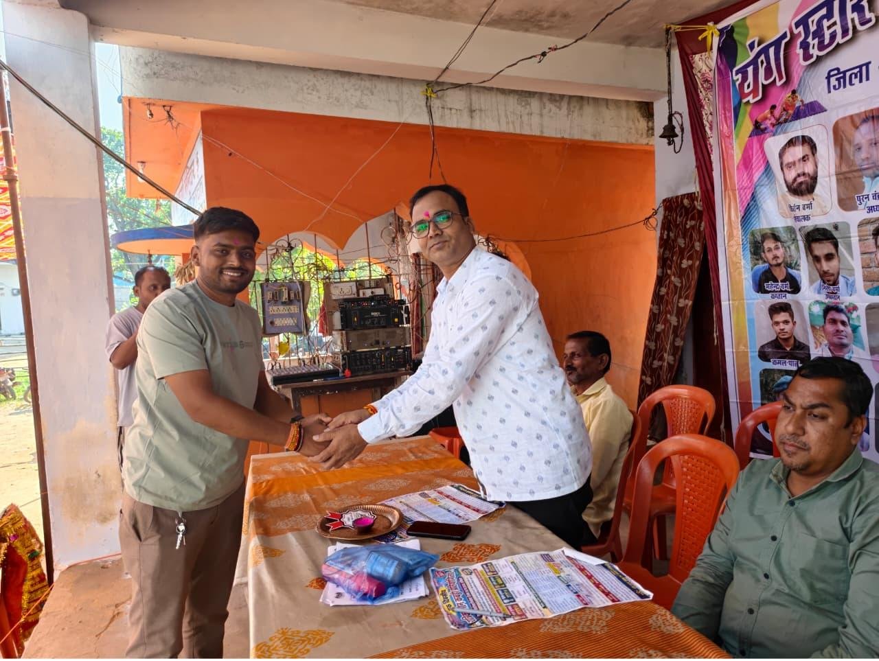 बरछाटोला में कबड्डी प्रतियोगिता के शुभारंभ में पहुंचे जिला कांग्रेस प्रवक्ता चुम्मन साहू